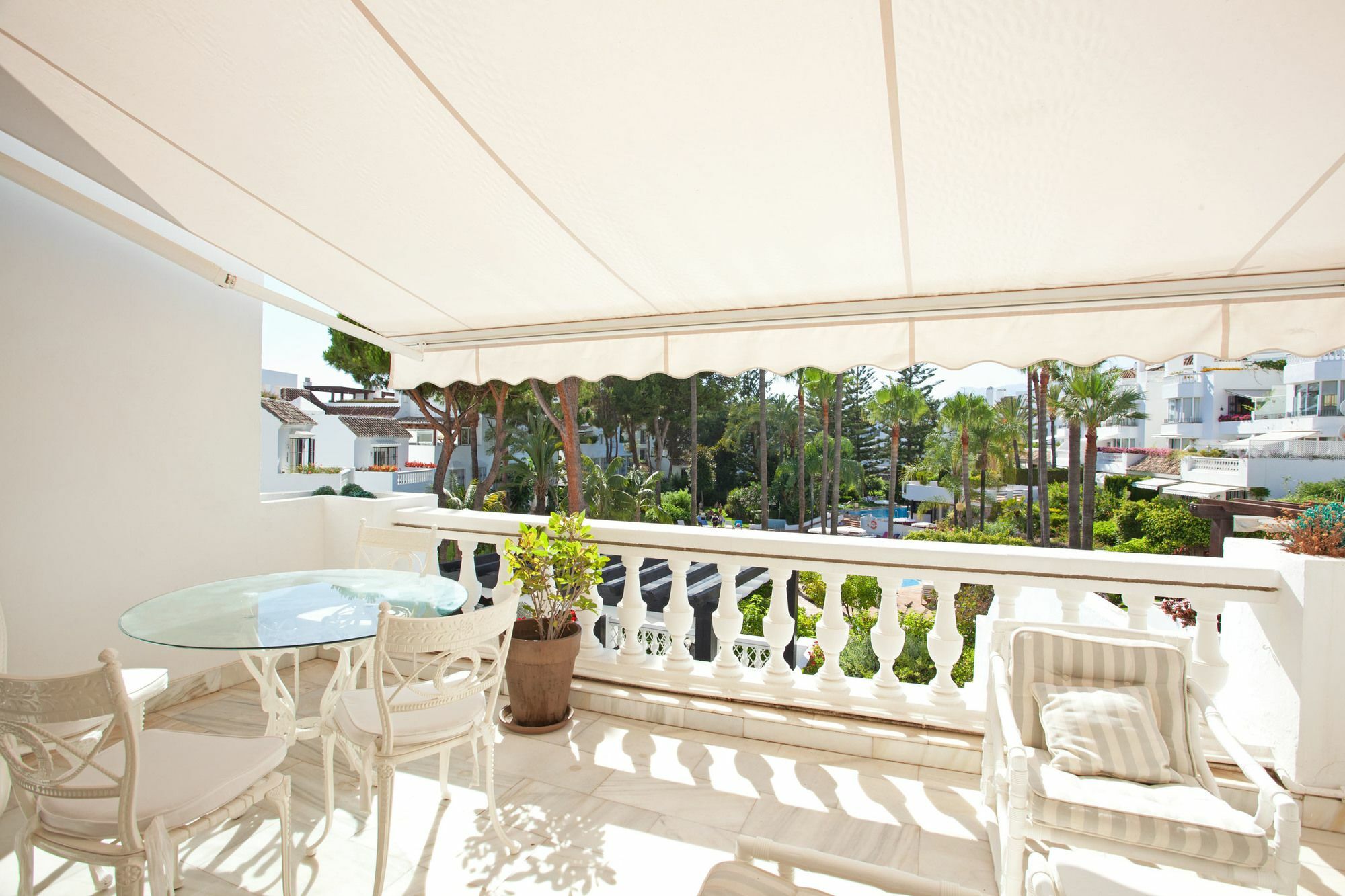 White Pearl D6 Apartment